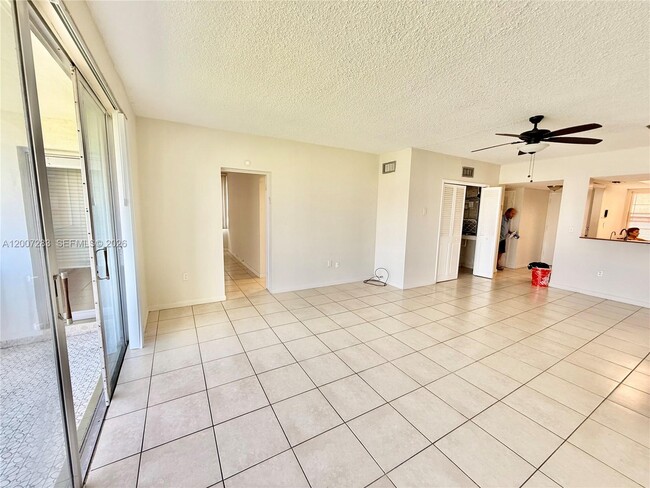 Building Photo - 1591 NE Miami Gardens Dr