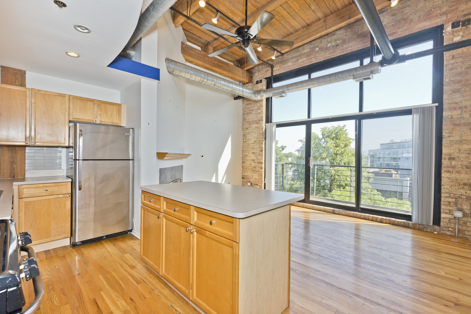Building Photo - 2210 W Wabansia Ave