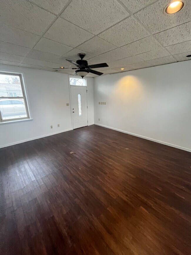 Building Photo - 243 W Vine St