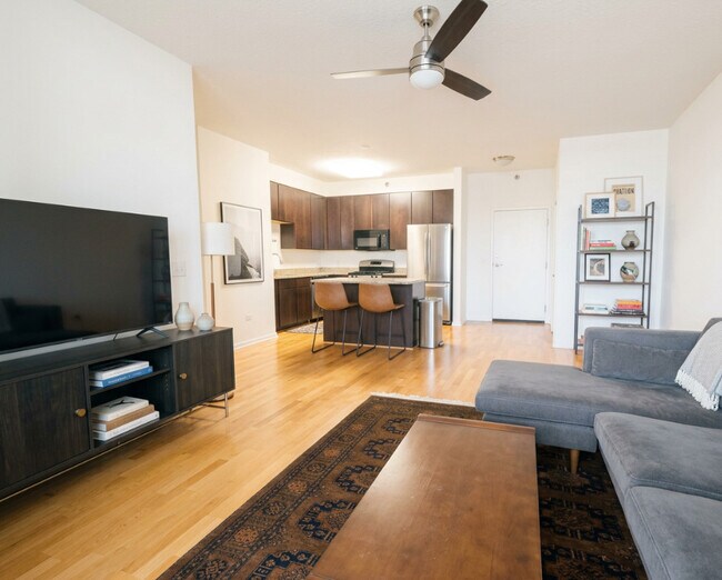 Building Photo - 1134 W Granville Ave