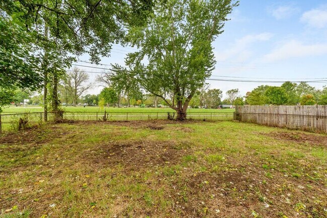 Building Photo - 751 E Tulane Rd