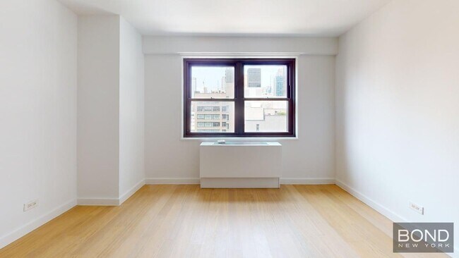 Building Photo - 222 E 39th St