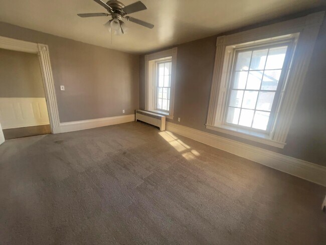 Building Photo - 166 Hudson Ave