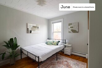 Building Photo - Room in Shared 4 bed/1 bath home