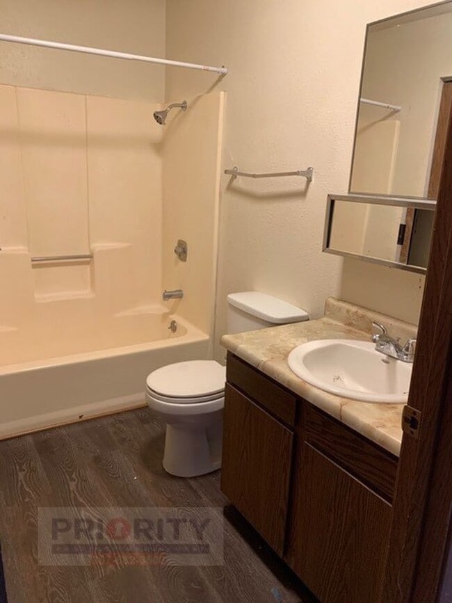 Building Photo - 532 Oregon Ave