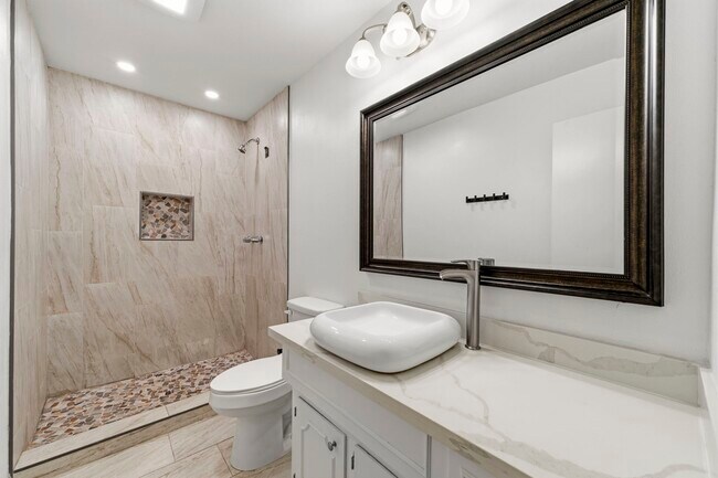 Building Photo - 3507 Lake Ridge Bend