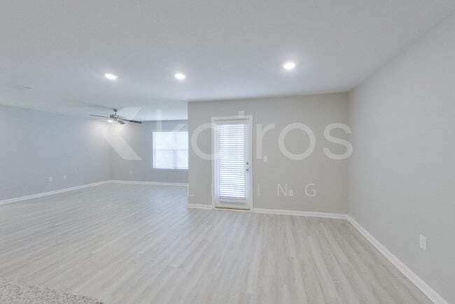 Building Photo - 140 Swallowtail Ln