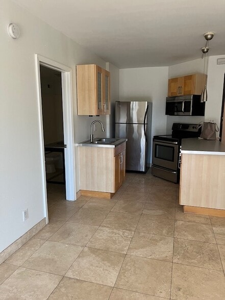 Kitchen - 3949 Los Feliz Blvd