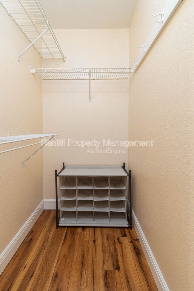 Building Photo - 304 NW 12th Ln