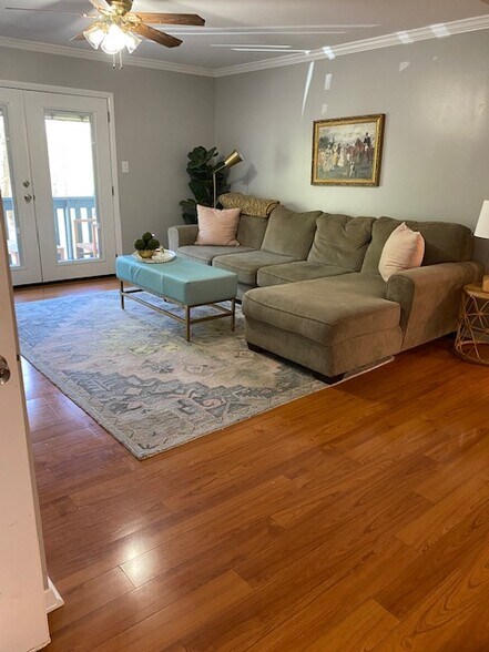 Building Photo - 1002 Woodland Vlg