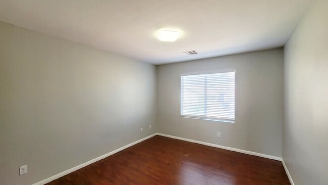 Building Photo - 10028 W Cherokee Ave