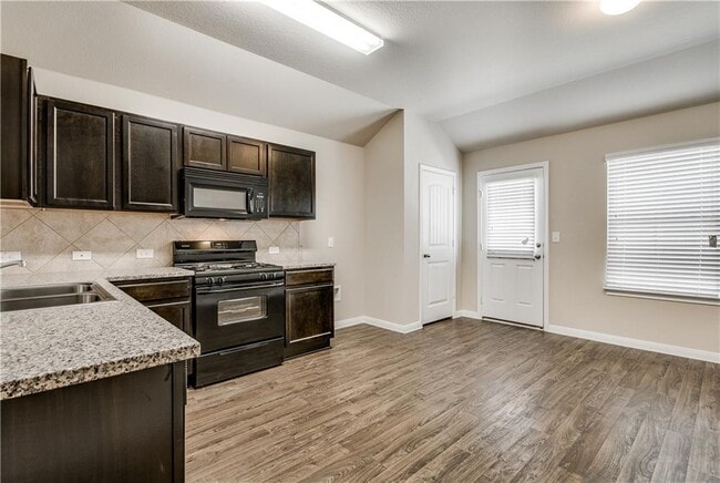 Building Photo - 185 Voss