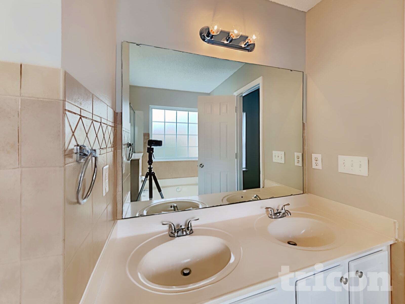 Building Photo - 1026 Summit Hills Dr