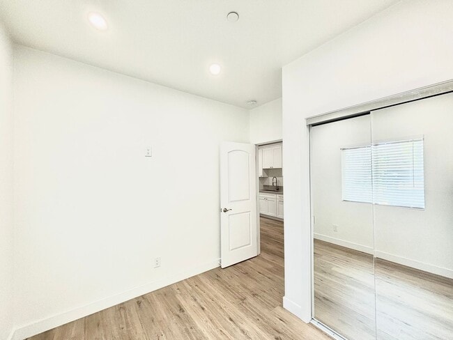Building Photo - 351H2 - Oxnard | 2 Bed 1 Bath | Newly Reno...