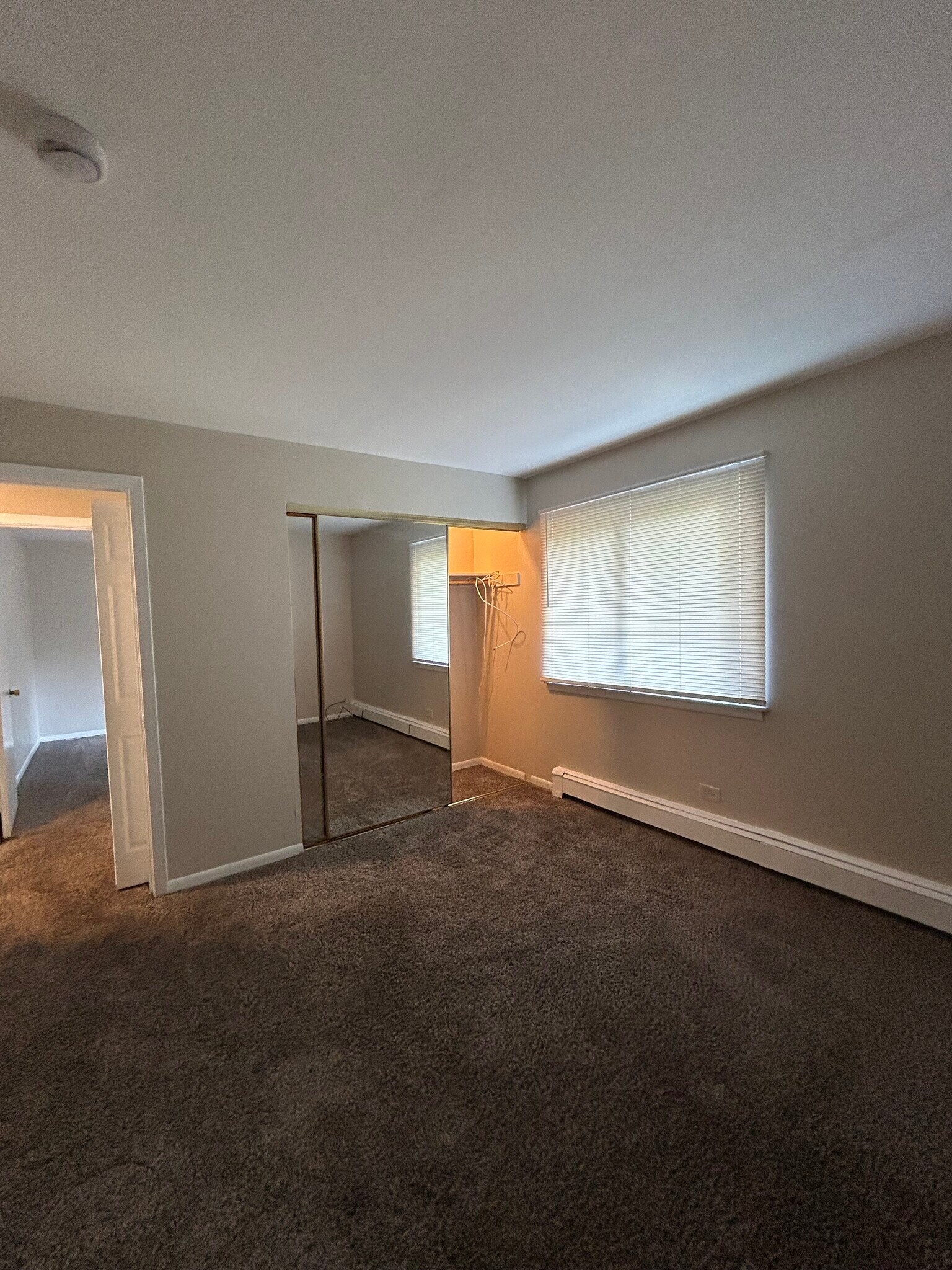 Building Photo - 555 Hill Dr