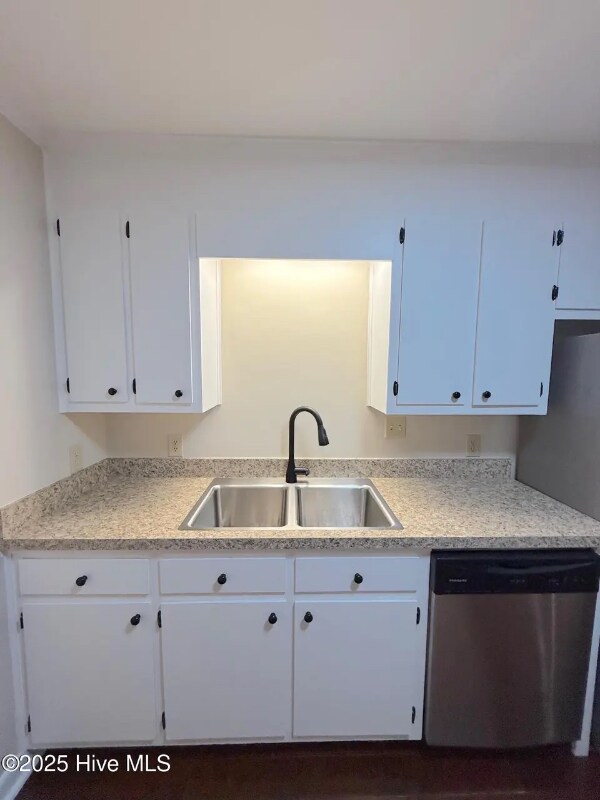 Building Photo - 107 E Baywood Ln