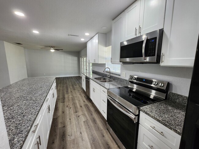 Building Photo - 606 Woodhill Ct