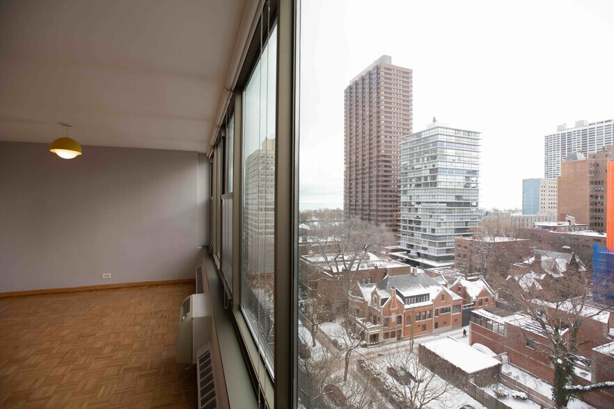 Building Photo - 360 W Wellington Ave