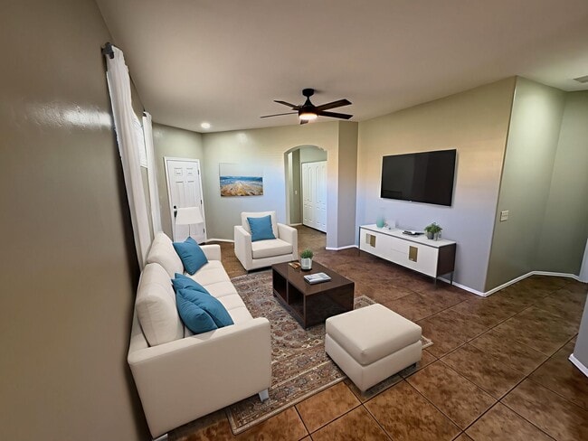 Building Photo - Move in ready Vail School District