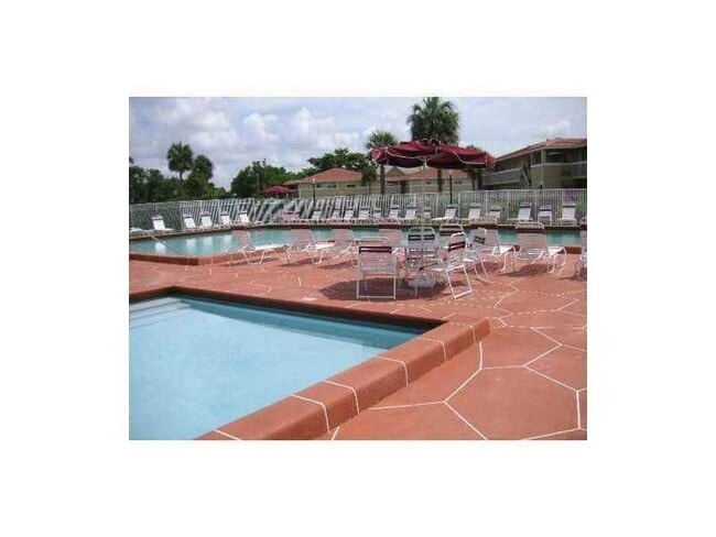 Building Photo - 10198 Twin Lakes Dr