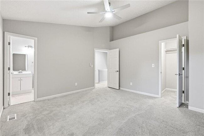 Building Photo - 5651 Wells Cir