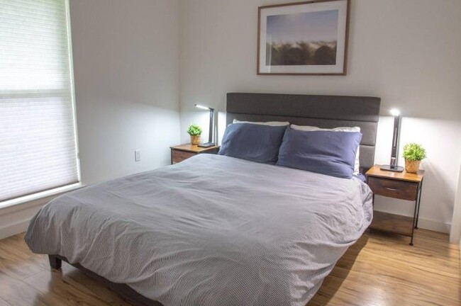 Building Photo - 9802 Kendal Dr