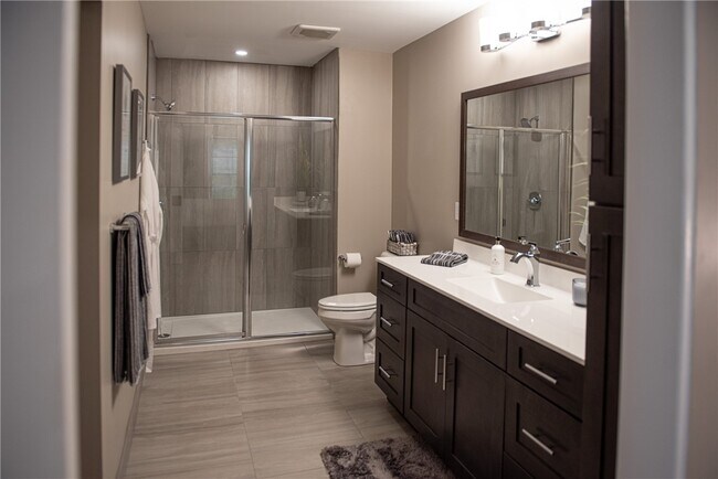 Building Photo - 563 Championship Dr