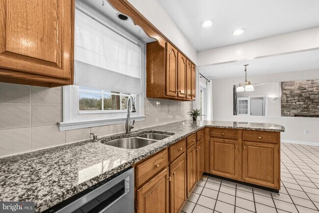 Building Photo - 7520 Royal Dominion Dr