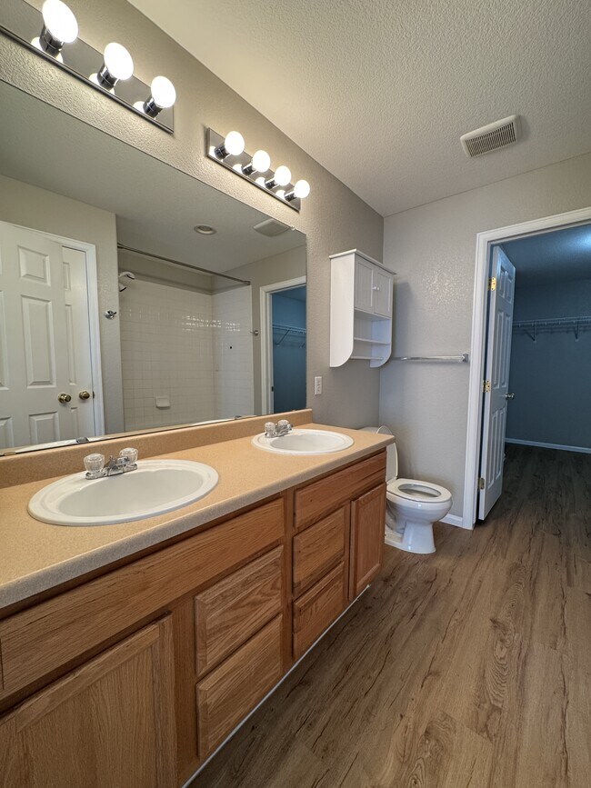 Building Photo - 1416 S Ensenada St