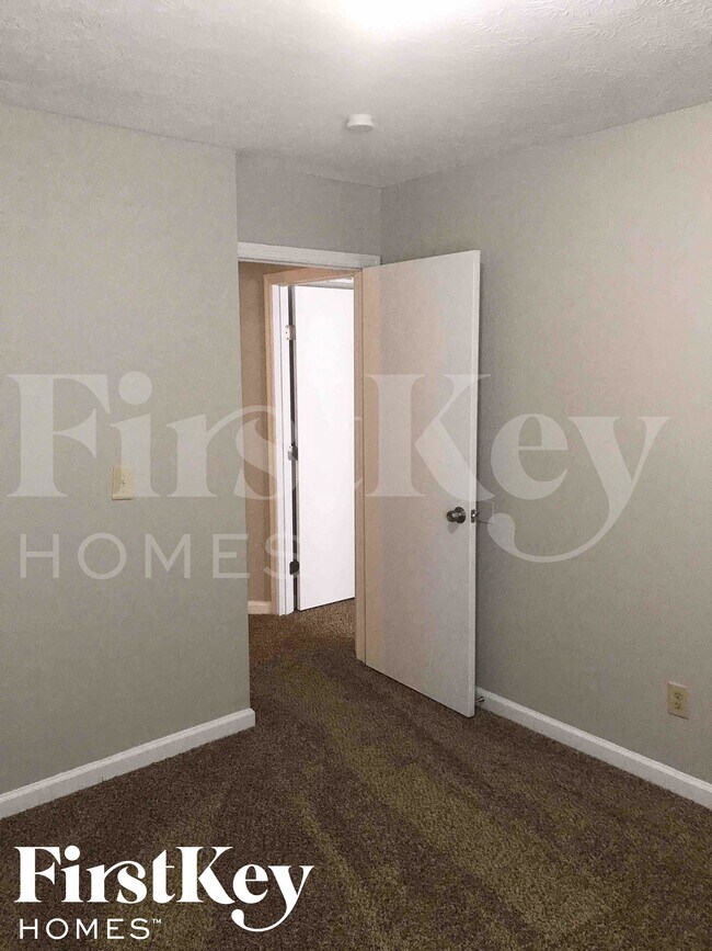 Building Photo - 875 Millers Run Ct