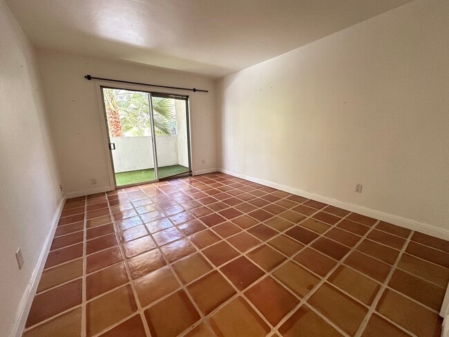 Building Photo - 960 Larrabee St