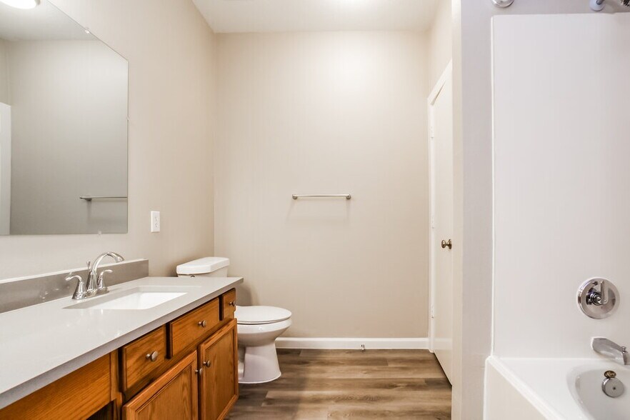 Building Photo - 16906 N Lighthouse Dr