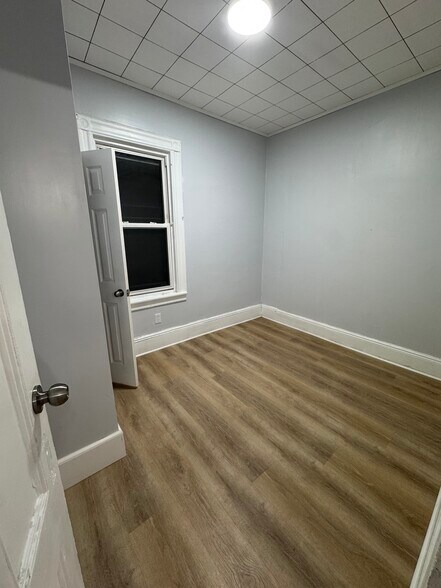 Building Photo - 124 Tuers Ave