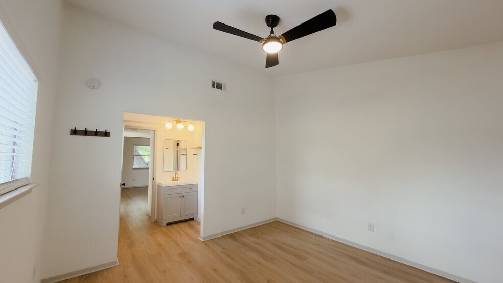 Building Photo - 7004 Oak Meadow Cir