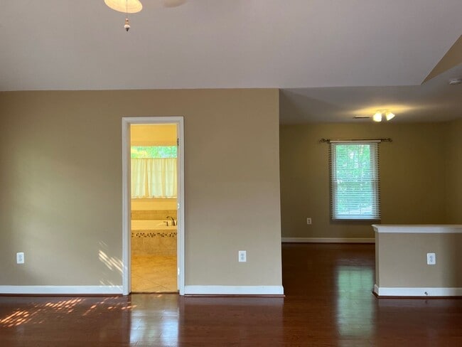 Building Photo - STAFFORD HOME - LARGE 5 BEDROOMS!