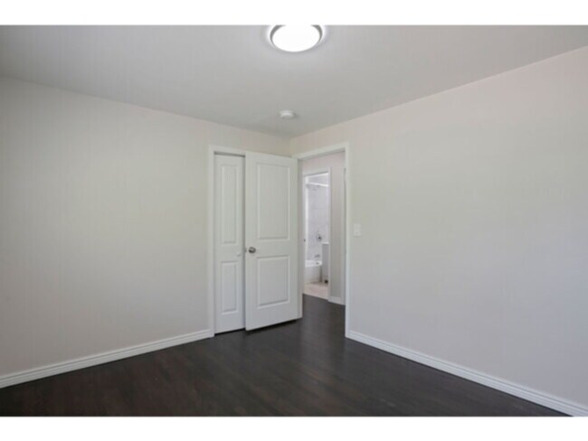 Building Photo - 2904 W Chenango Ave