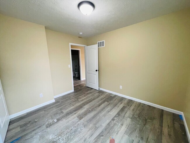 Building Photo - 106 Diane Ct