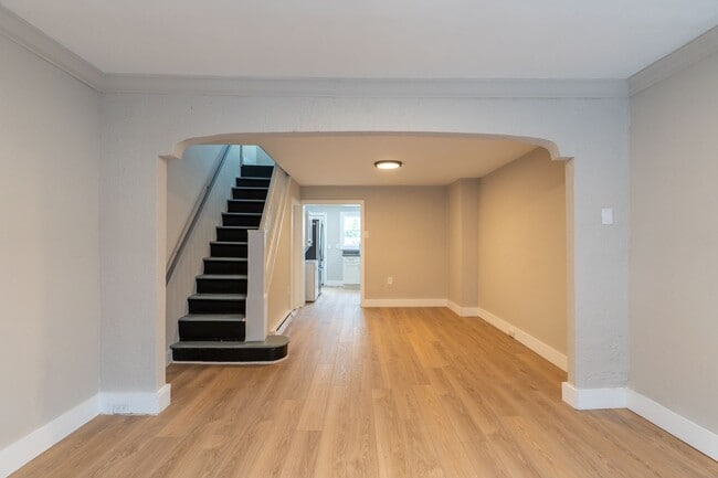 Building Photo - Newly rehabbed 3 bedroom