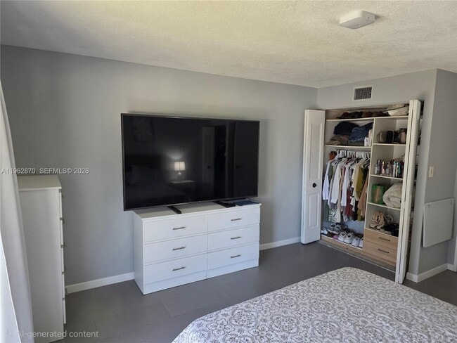 Building Photo - 5825 Washington St