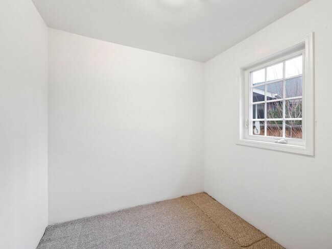 Building Photo - 1434 NE Covington Ln