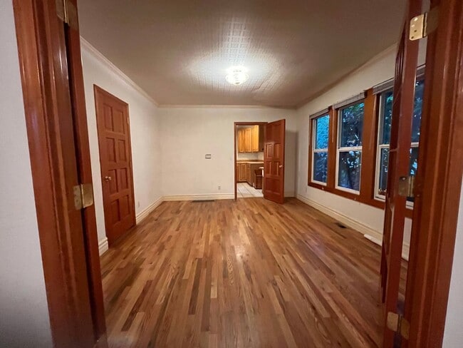 Building Photo - Cozy 2 Bedroom Home Nestled Between Greenlake and the Woodland Park Zoo