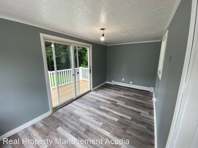 Building Photo - 3 br, 1.5 bath House - 13 Elm Street