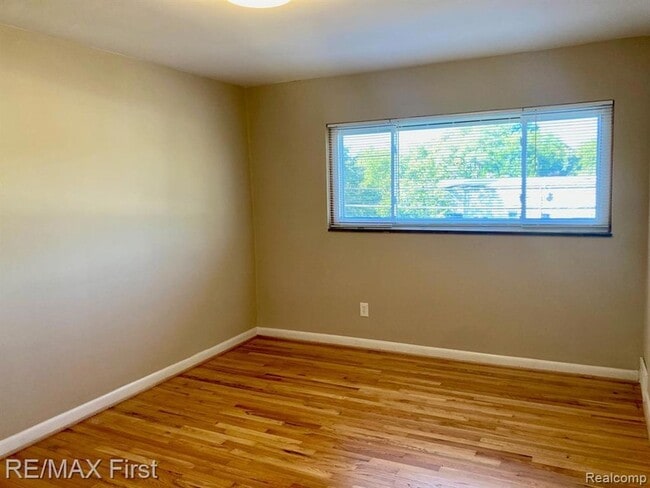 Building Photo - 1725 Gardenia Ave