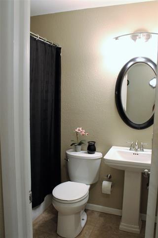 Building Photo - 2347 Edgemont Dr