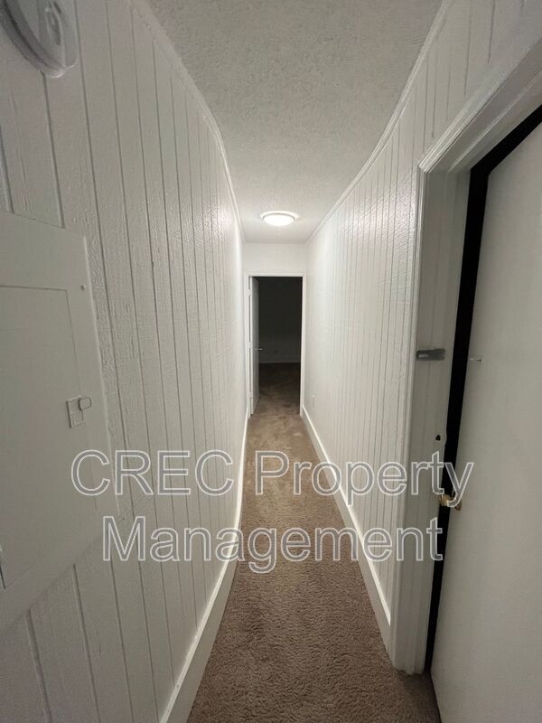 Building Photo - 293 King St