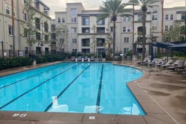 Building Photo - 1362 Scholarship