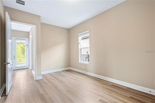Building Photo - 16031 Silver Brk Wy