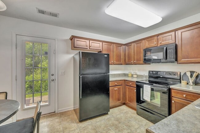 Building Photo - 282 Killian Way