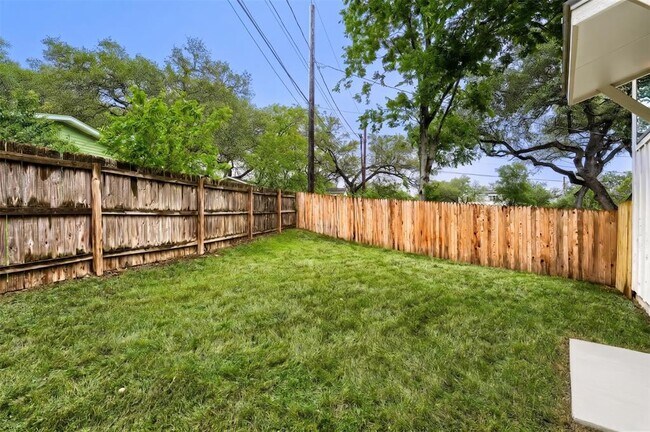 Building Photo - 3204 Overcup Oak Dr
