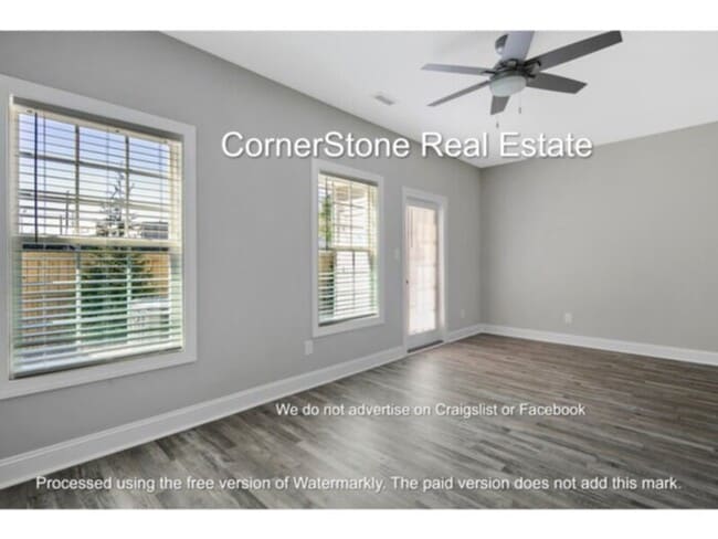 Building Photo - 2858 Little Dr